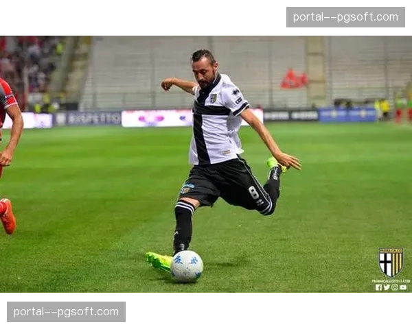 莱奥中柱失良机，VAR介入判定帕尔马进球有效引发争议