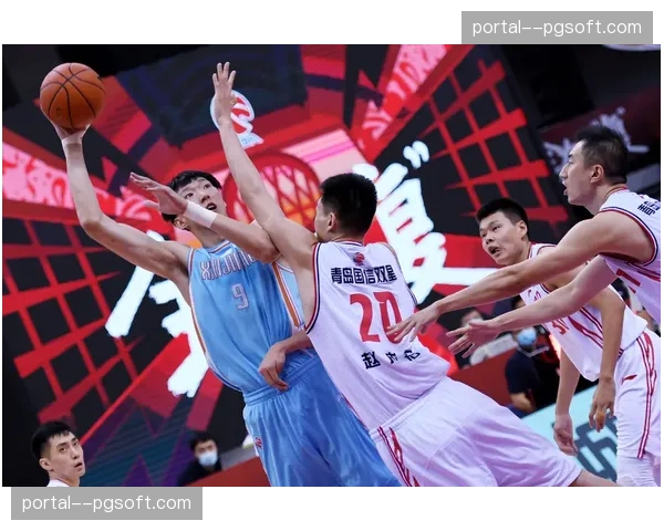 特写：一次成功的团队反抢，始于南特前锋对对手后腰的第一次施压——其4-4-2体系的起点